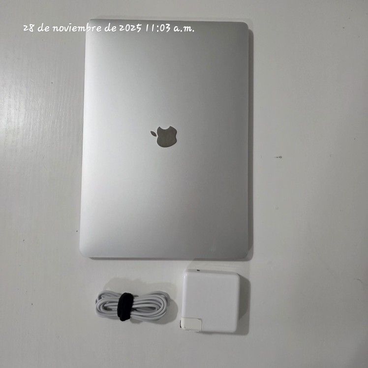 “MacBook Pro 15” 2019 (i7, 16GB, Radeon 555X, Touch Bar) – Screen Broken, Works Perfect with External Monitor”