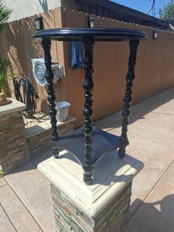 BLACK END TABLE
