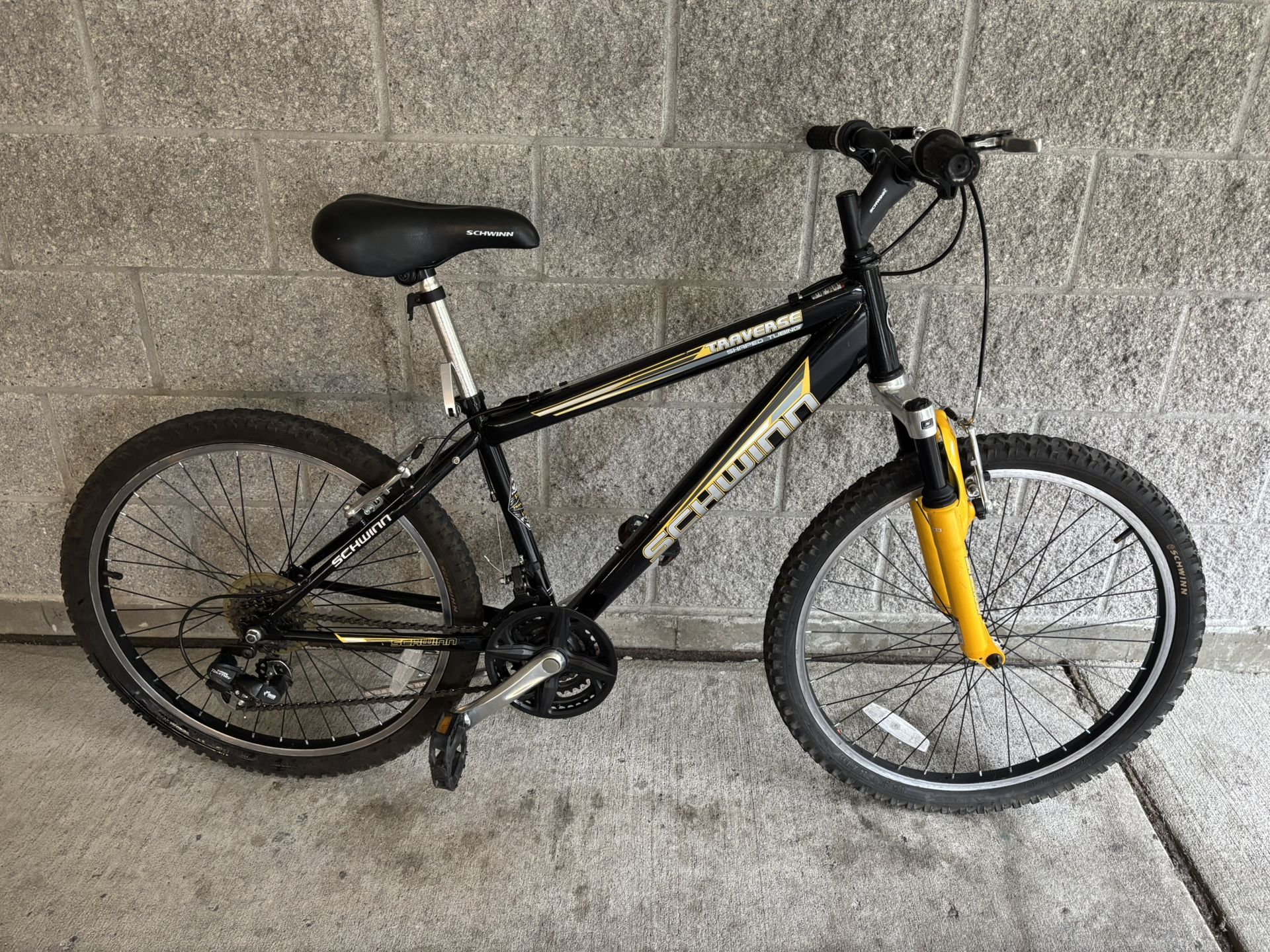 Schwinn Traverse Mountain Bike for teenager/ young adult.