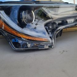 2020 - 2024 TOYOTA COROLLA RIGHT HEADLIGHT PASSENGER SIDE LED TRIPLE  BAR LED GENUINE USED OEM.  A2