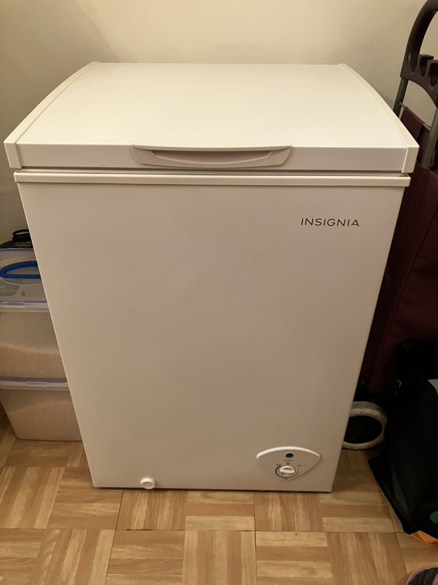 Insignia™ - 3.5 Cu. Ft. Garage-Ready Chest Freezer - White