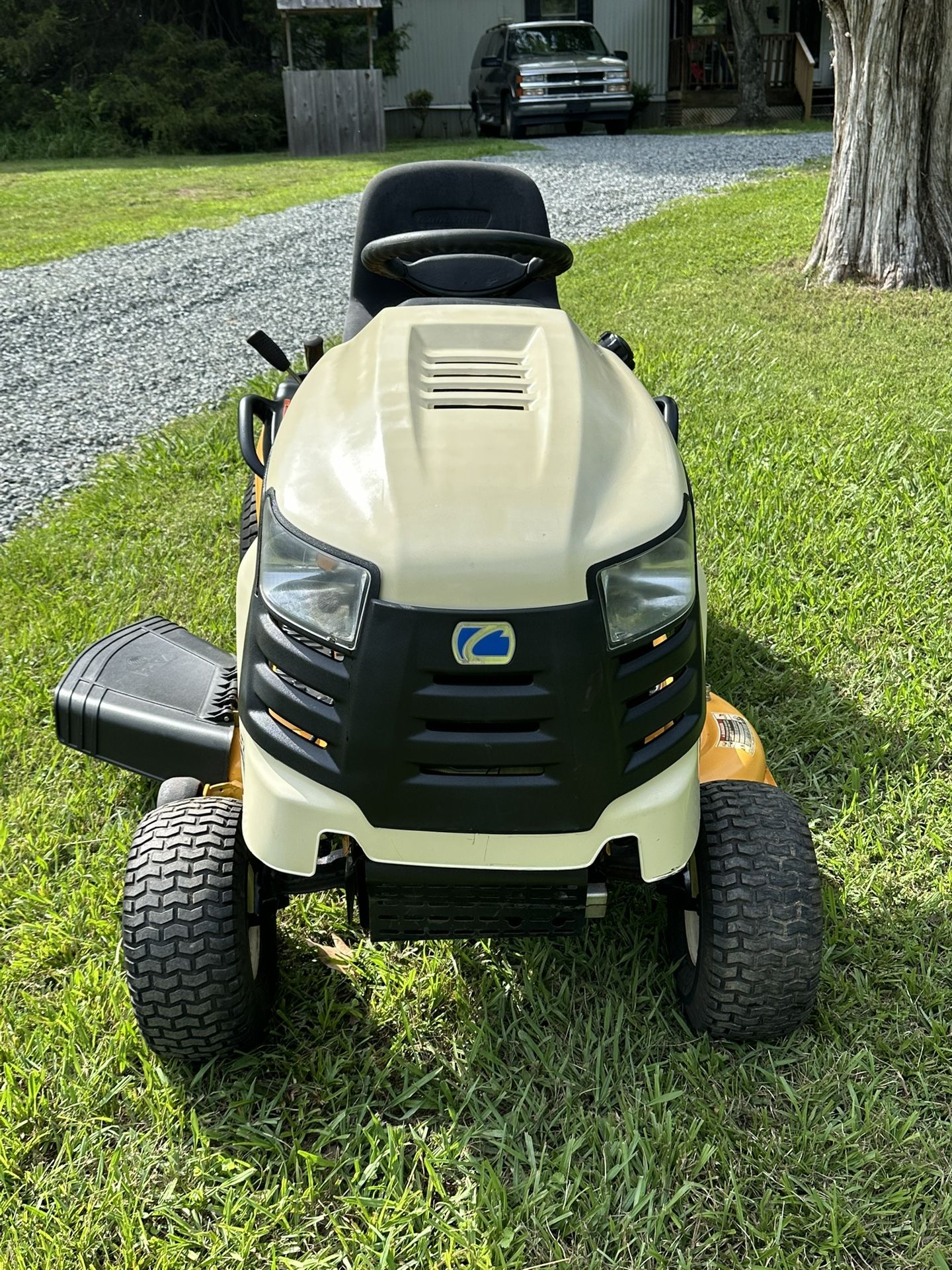 Cub Cadet LTX 1042 Hydrostatic Riding Lawnmower
