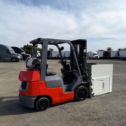 Forklift 