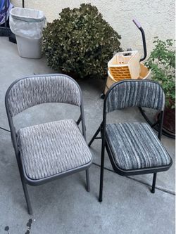 Set of 2 folding chairs