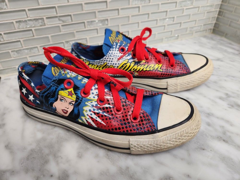 Ladies size 6 Wonder Woman Converse All Star Shoes.