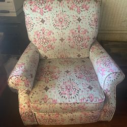 Selfpush reclining chair ,  lightweight and comfortable and idea f or small   areas , pick up and cash sales only  ,    no credit cards please ,