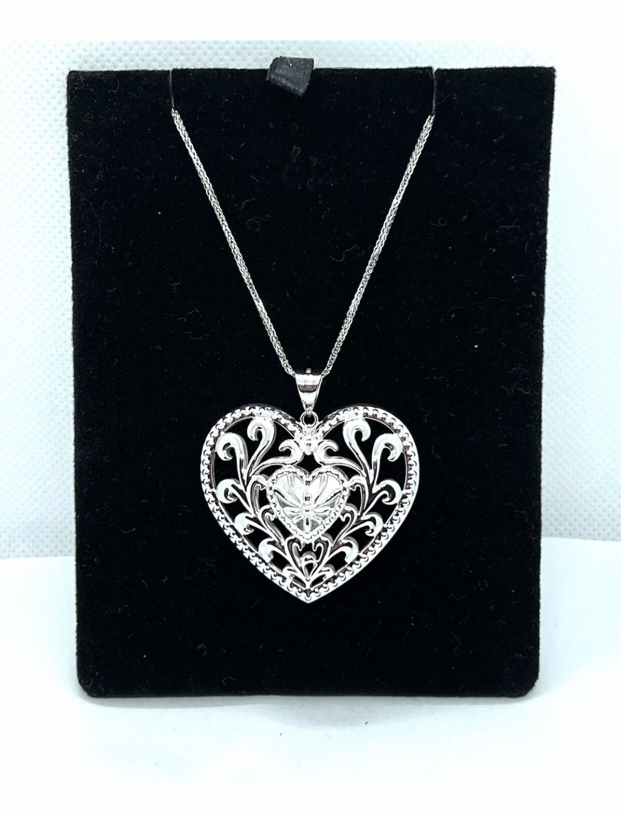 14k 14kt White Gold filigree puff Heart Necklace Size 16” Brand New