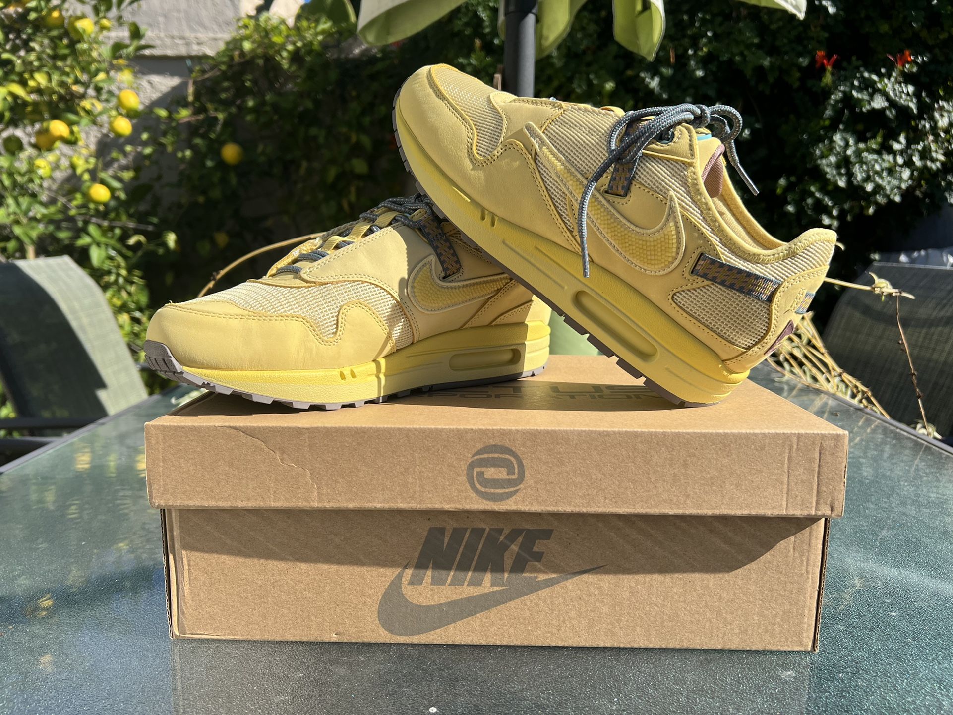 Nike Air Max 1 Travis Scott Saturn Gold