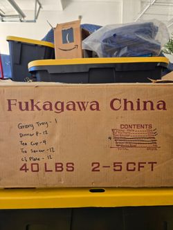 Fukagawa China Dinnerware Set