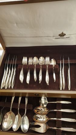 Holmes & edwards deepsliver 8 person silverolated set new box