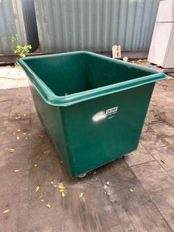 Heavy-duty polyethylene box truck / mobile bulk container