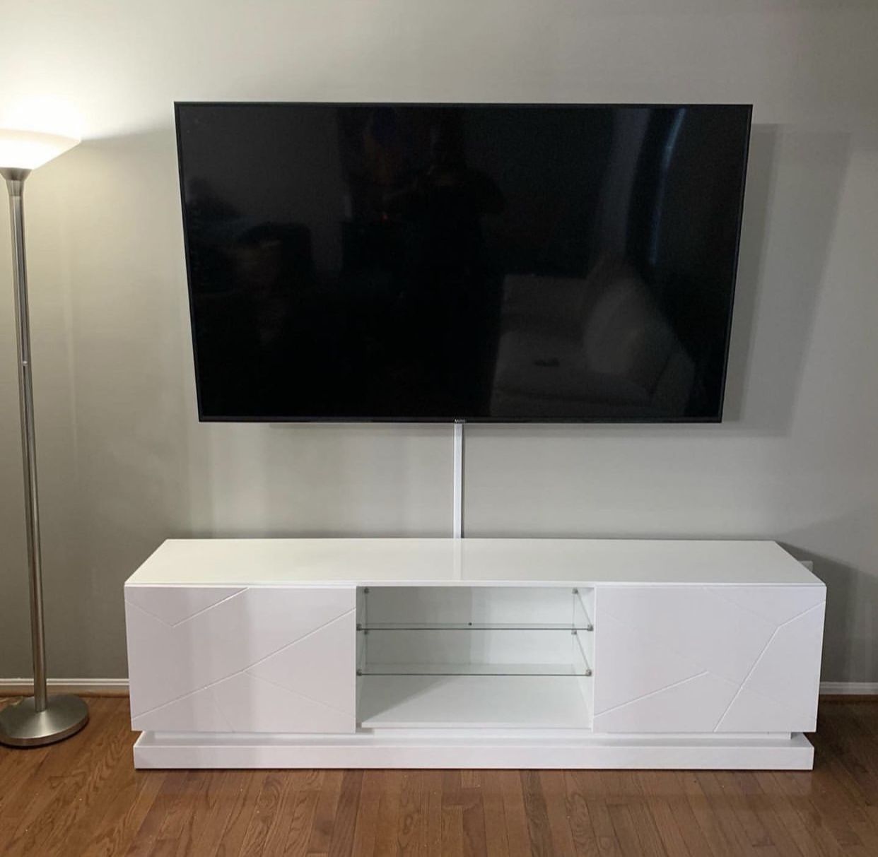 TV MOUNT