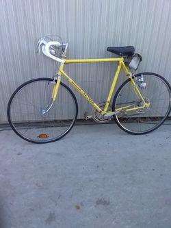 VINTAGE SCHWINN ROUTE BIKE.