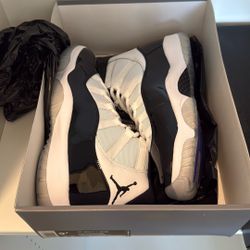 Air Jordan 11 Concord Size 9.5