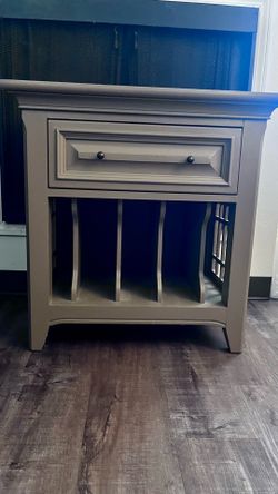 music/entertainment table