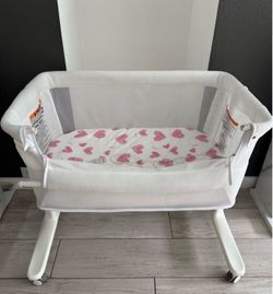 VaVaSoo Automatic Electric Baby Bassinet Bedside Sleeper w/ Remote