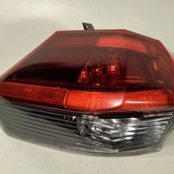 OEM 2017 2018 2019 NISSAN ROGUE LEFT LH OUTER HALOGEN TAIL LIGHT TAILLIGHT