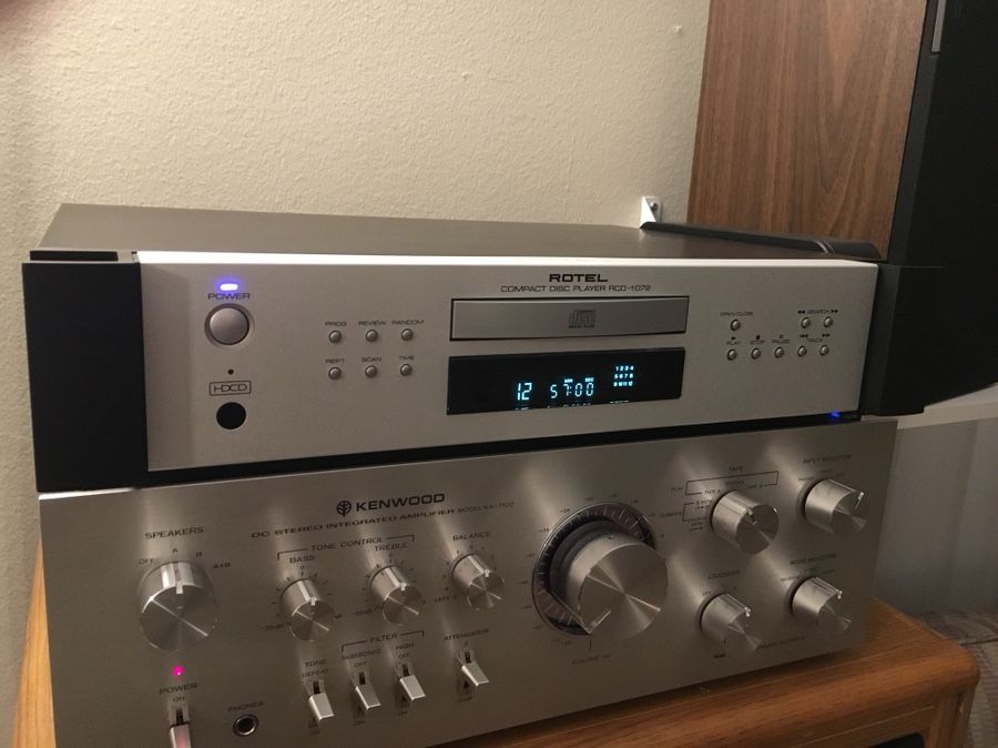 Rotel rcd-1072 audiophile cd player NEW