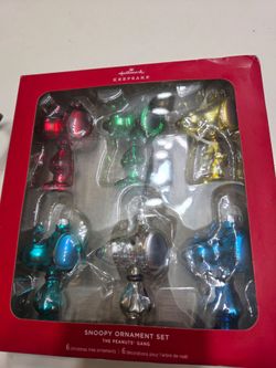 Hallmark Keepsake Snoopy Peanuts Gang Ornament Set
