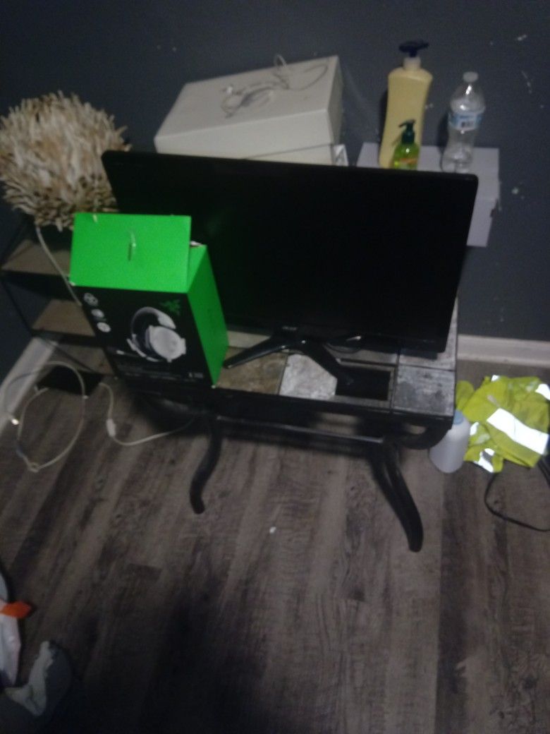 Gaming Set Up Monitor & Mic