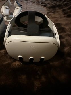 Meta Quest 3 VR Headset with Controllers