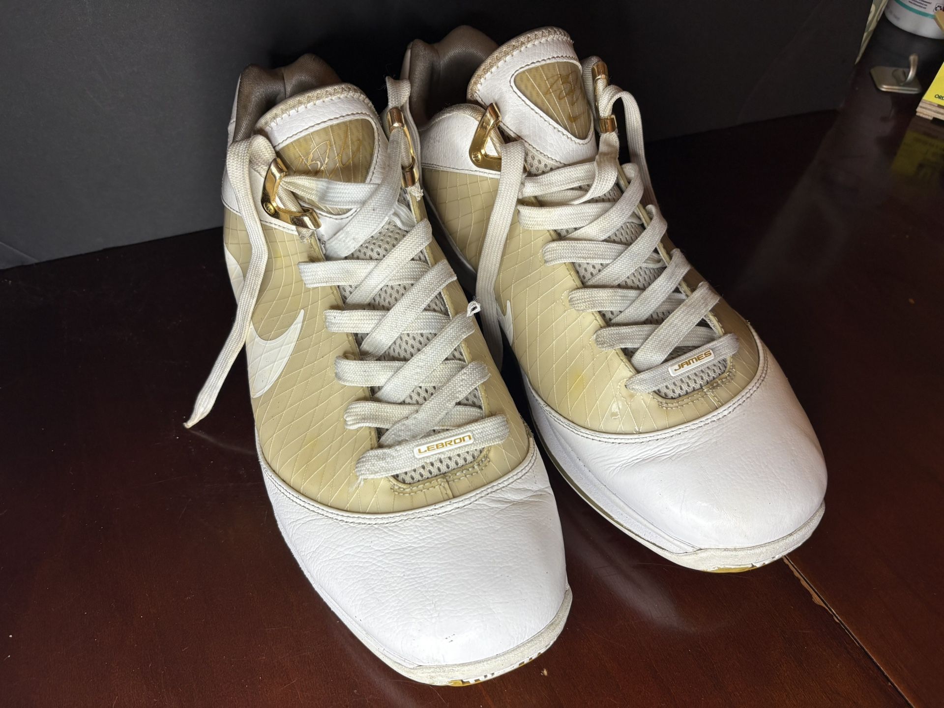 Nike LeBron James Basketball Shoes White Gold Mid Top Men Size 15