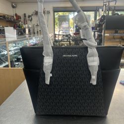 Michael Kors Purse for Sale!!