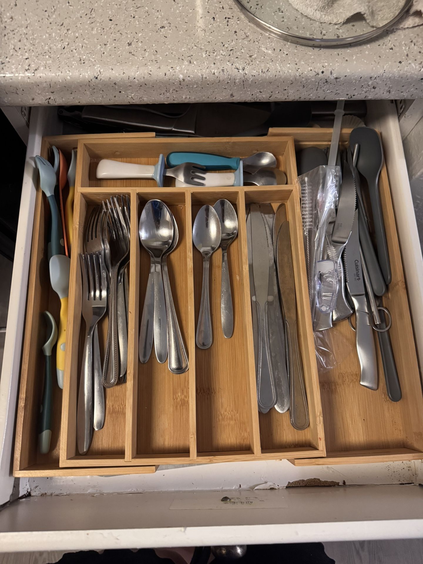 Flatware & Kitchen Utensils Set – Great Condition