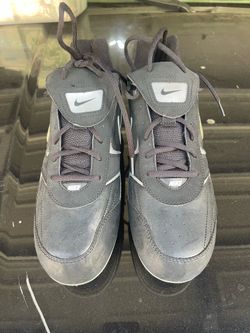 Men’s size 13 Nike baseball/ turf shoes