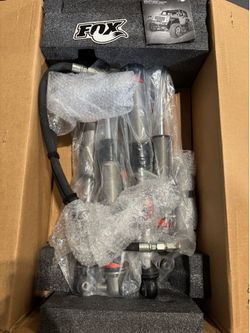 Jeep JL Fox 2.5 Elite Adjustable Shocks 2-3 inch Lift