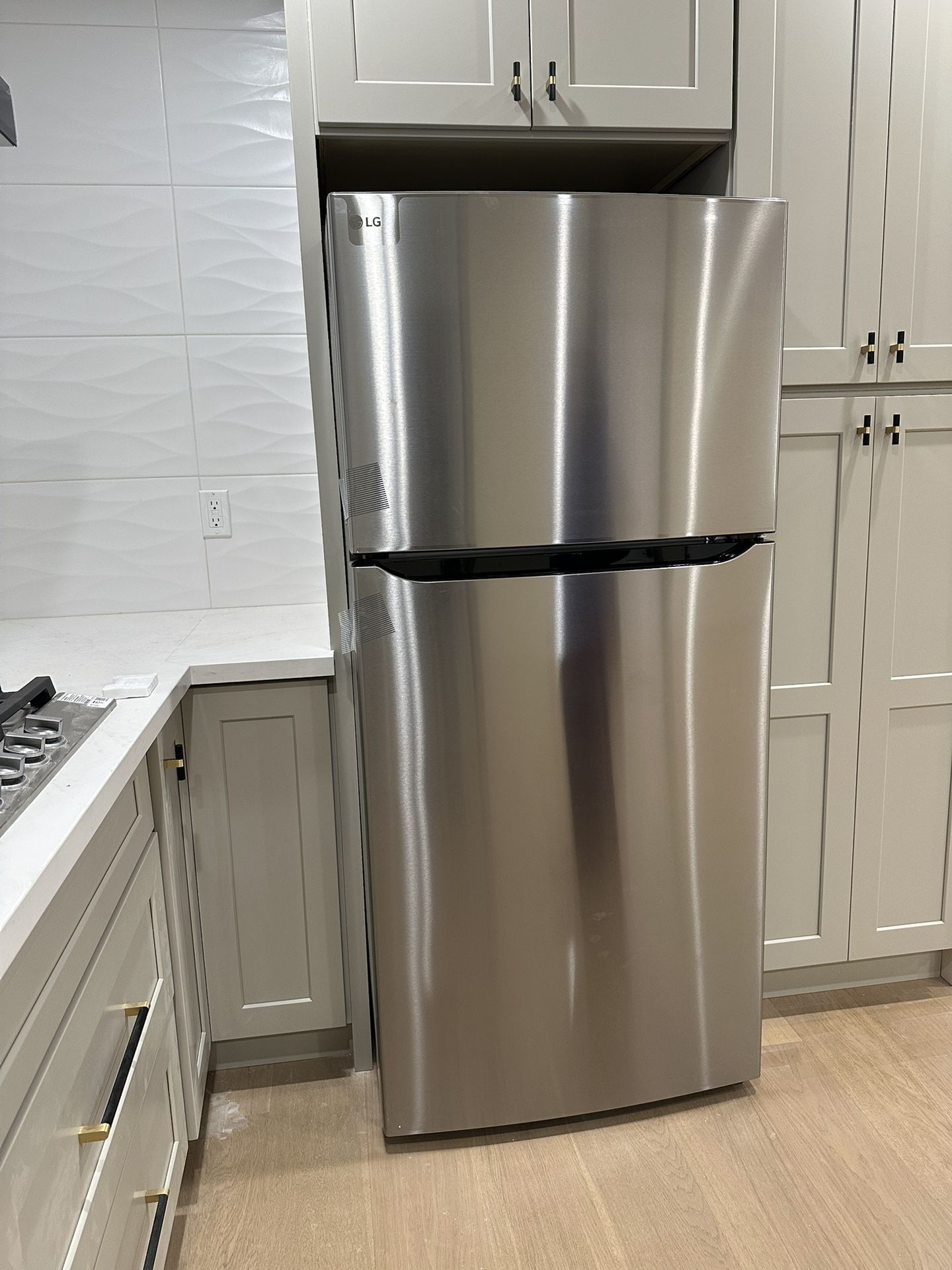 Open Box Brand New LG 30” Top Freezer Refrigerator 