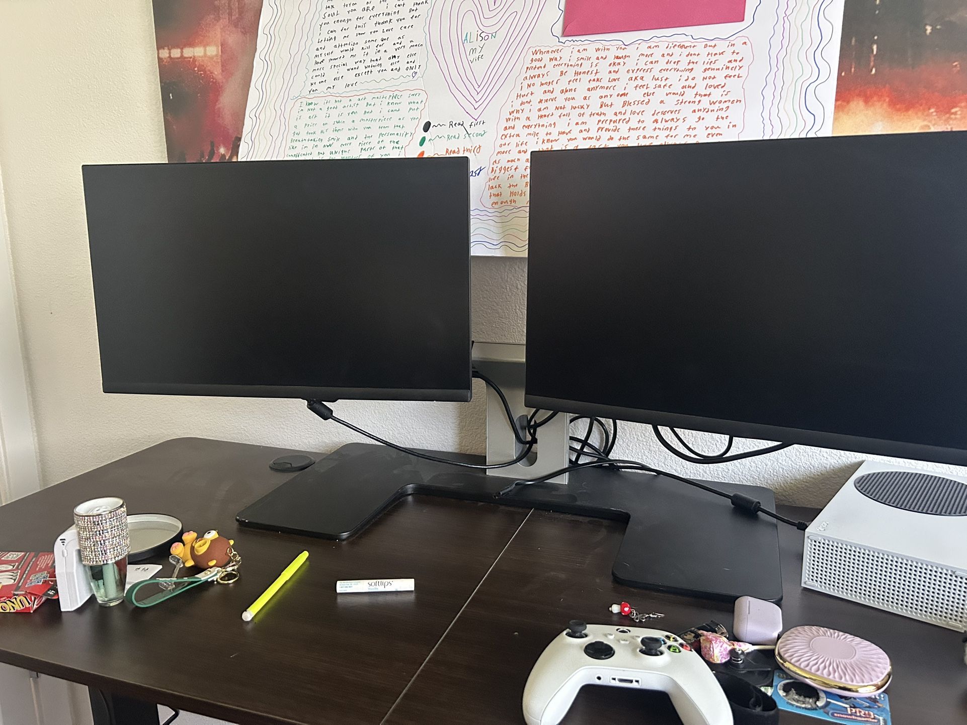 Dual dell monitor with stand like brand new barely used