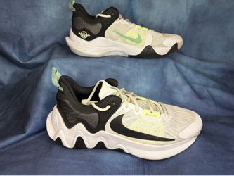 Nike Giannis Immortality 2 - Size 10