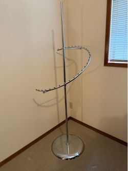 Circular clothes rack