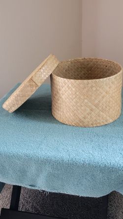 🌺 Round Hat Box 10 X 6