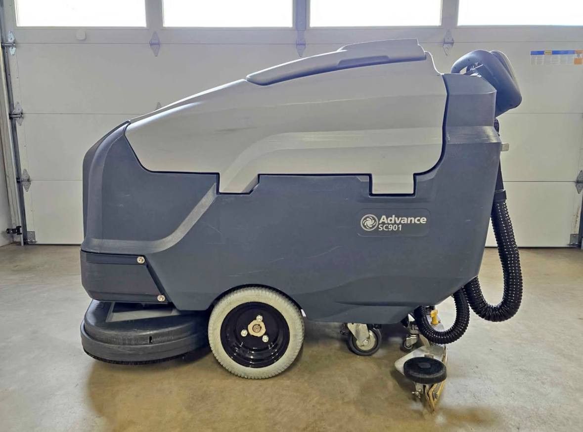 Advance Floor Scrubber