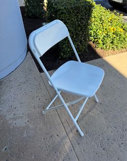 WHITE FOLDING CHAIRS
