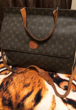 Large Louis Vuitton briefcase/ clean in and out