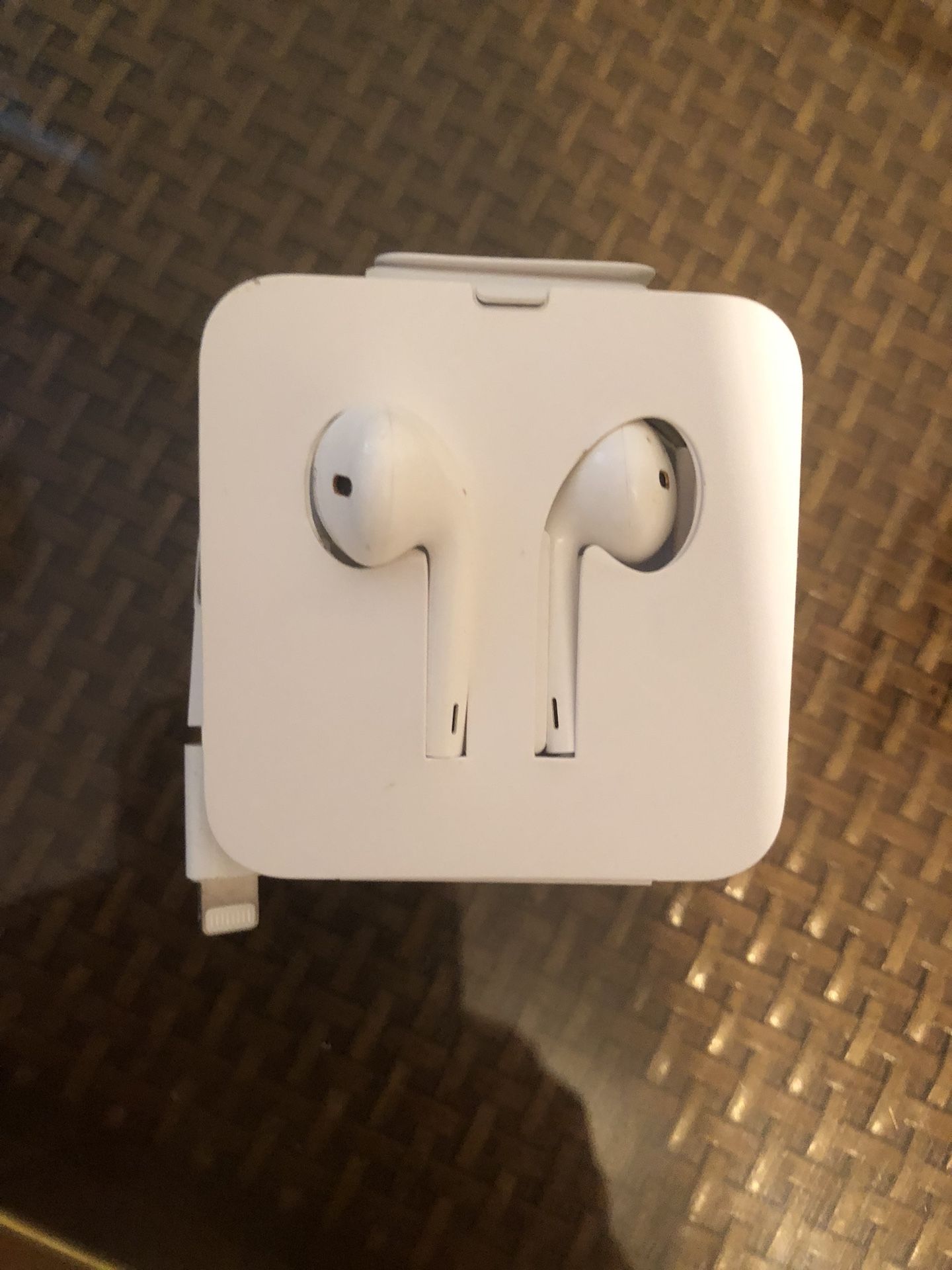 Apple EarPods Headphones with Lightning Connector, Wired Ear Buds for iPhone with Built-in Remote to Control Music, Phone Calls, and Volume