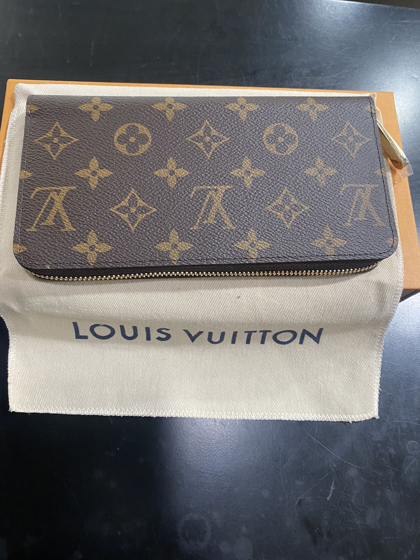 LOUIS VUITTON Zippy double zipper monogram wristlet clutch wallet for Sale  in Fort Myers, FL - OfferUp