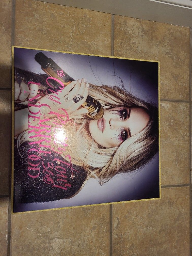 Carrie Underwood The Cry Pretty Tour 360 VIP Collector Memorabilia Box