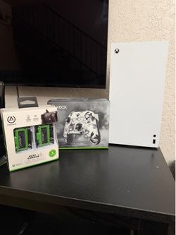 White Xbox series x with battery pack