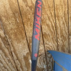 Miken softball Bat Almost New