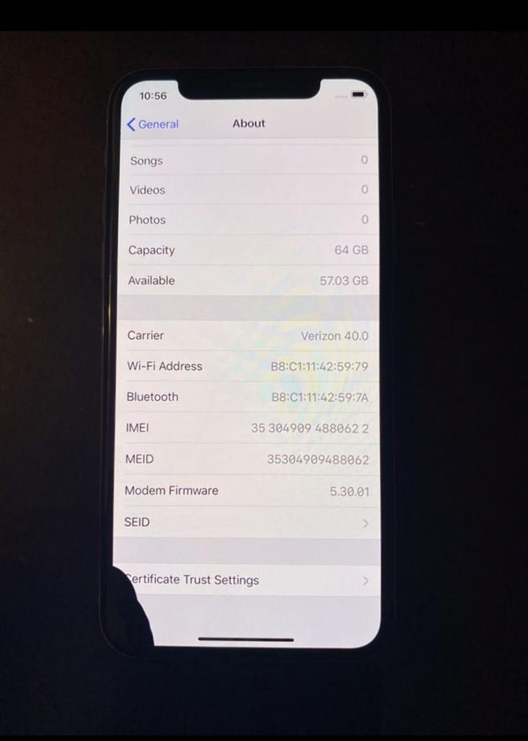 iPhone X silver (unlocked 64 gb ) black spot and cracked back