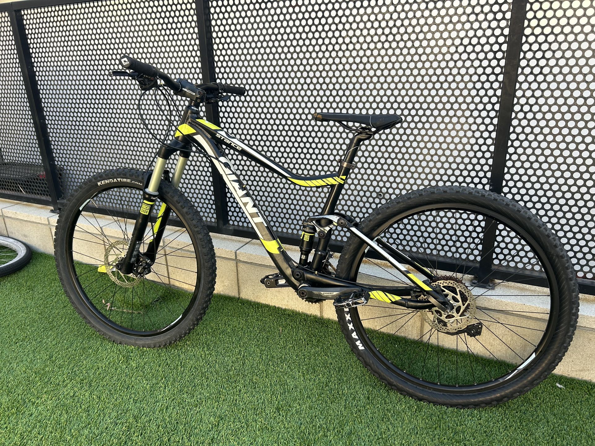 Giant Stance 27.5” Mountain Bike Full Suspension