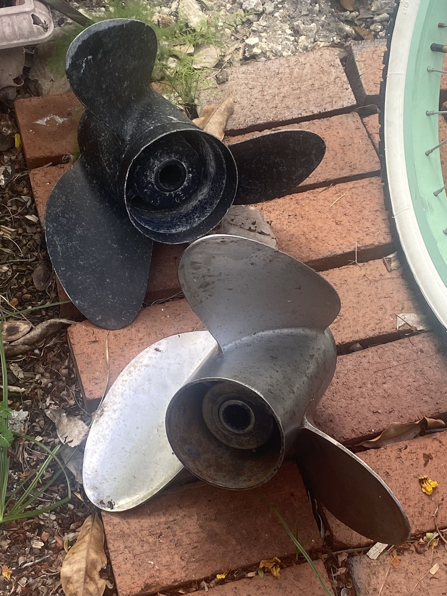 2 BOAT PROPELLERS for Sale in Miami, FL OfferUp