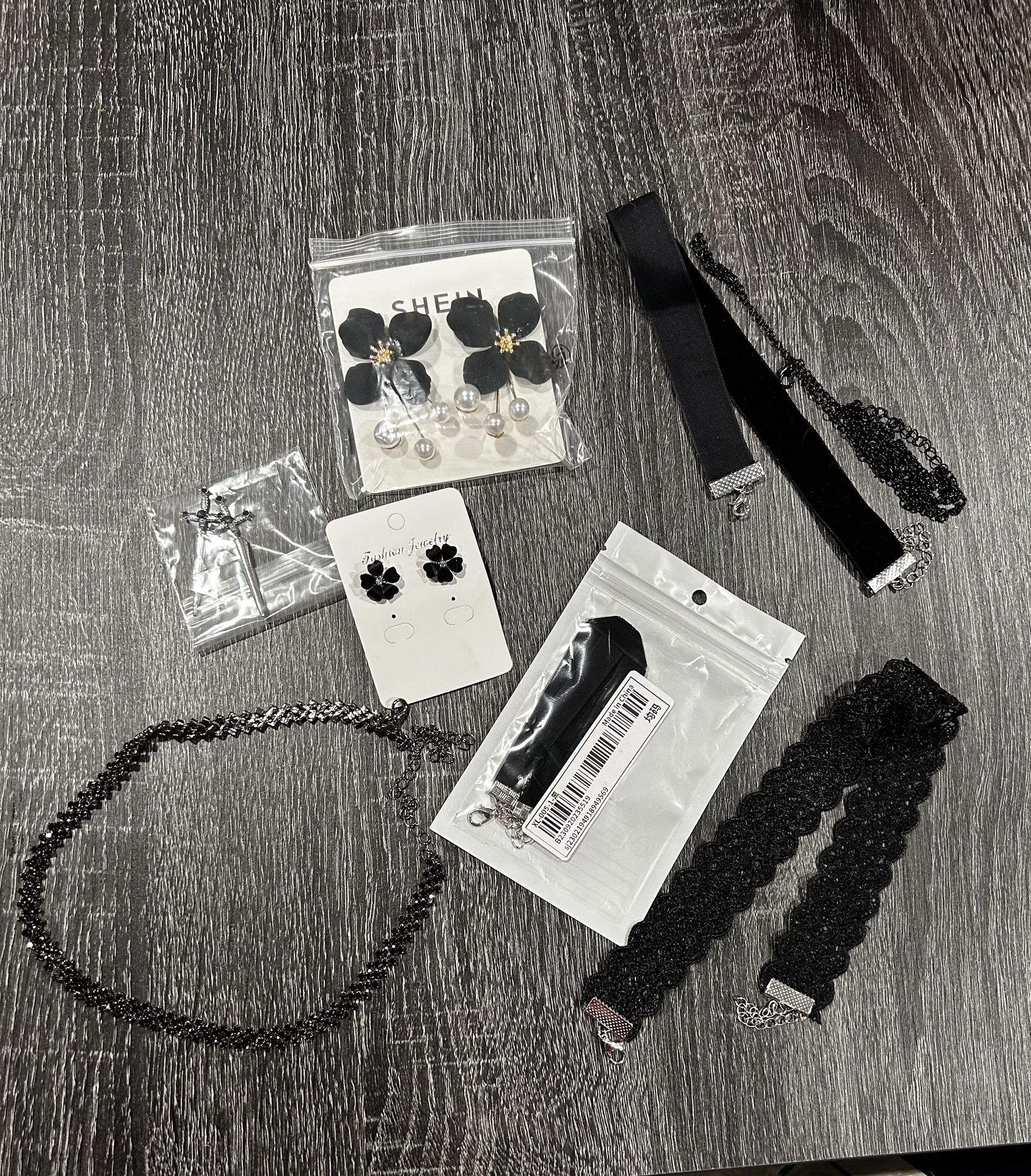 Jewelry assortment gothic style (3 earrings, 4 choker necklaces, hand ring)