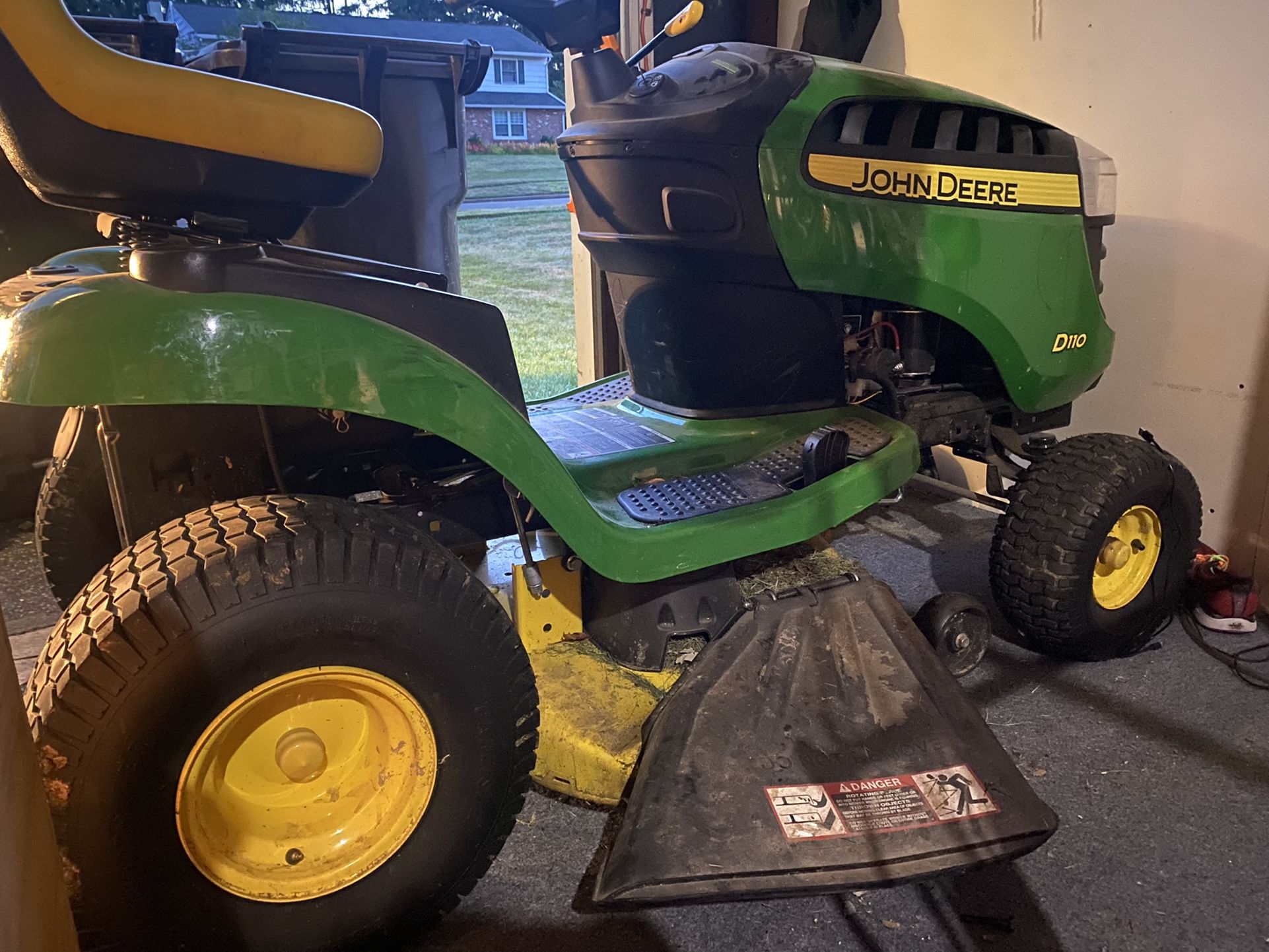 John Deer Tractor D110 Very Low Hrs