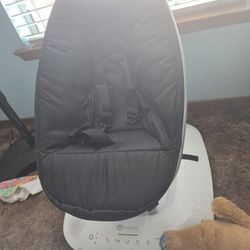 4 Mom's Mamaroo Swing 