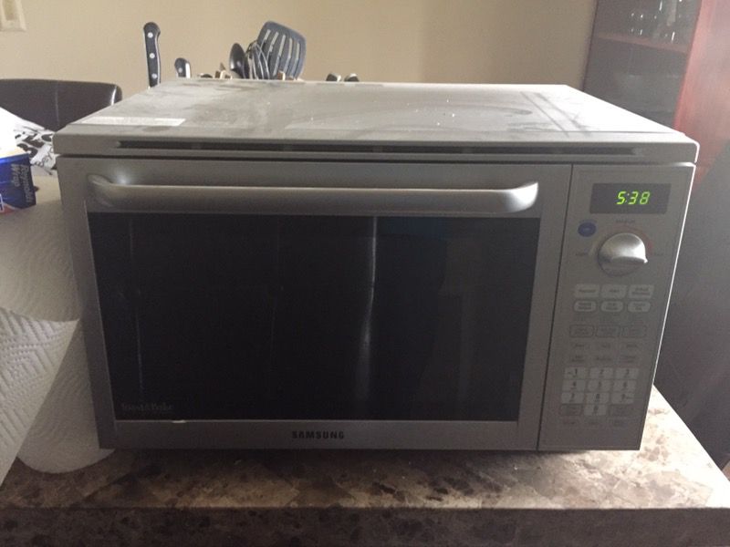 Samsung Toast & Bake Microwave Oven MT1066SB for Sale in Troy, MI - OfferUp